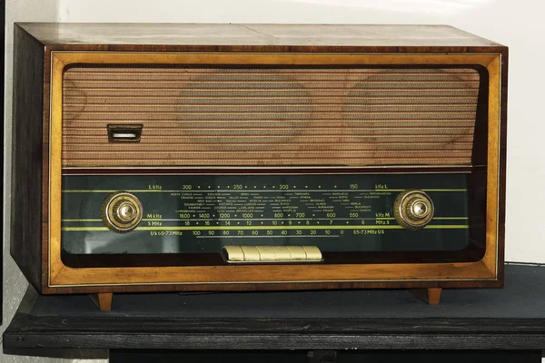 Velho rádio de 1950 e os anos. — Fotografia de Stock