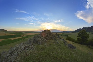 Kaya oluşumları Macin Dağları