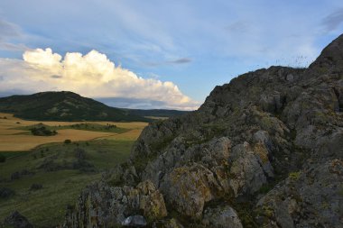 Kaya oluşumları Macin Dağları