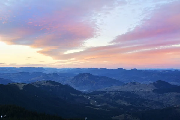 Majestuoso Atardecer Paisaje Las Montañas Cielo Dramático Cárpatos Rumania Europa — Foto de Stock