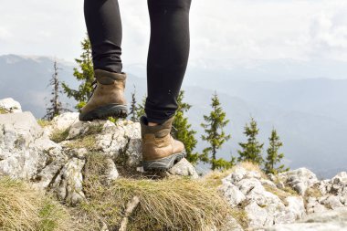 Yürüyüş ayakkabısı. Tüm arazi Ayakkabı