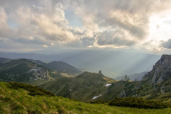 Malam Dan Terbenam Perbukitan Gunung Sebuah Desa Romania — Stok Foto