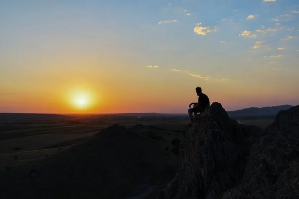 Folgen Sie Ihren Träumen Silhouette Des Menschen Bei Sonnenuntergang — Stockfoto
