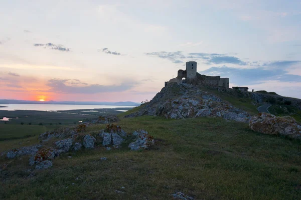 Mooi Landschap Een Avondrood Enisala Oude Bolwerk Citadel Dobrogea Roemenië — Stockfoto