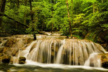 Bei-Eye Şelalesi Cheile Nerei-Beusnita Ulusal Parkı 'nda.