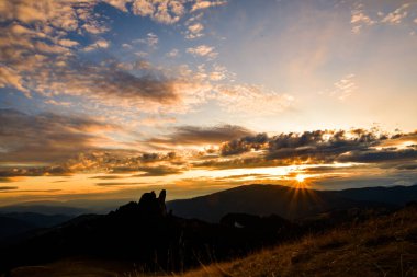 Dağlarda gün batımı, Romanya ve Rarau