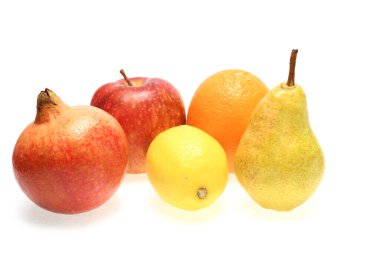 Beyaza izole edilmiş egzotik meyve çeşitleri