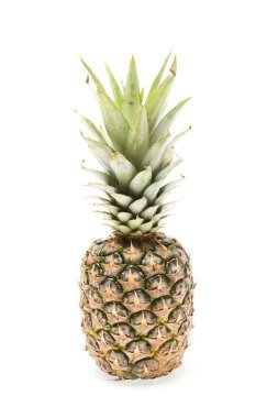 tek bir ananas beyaz arkaplanda izole edilmiş