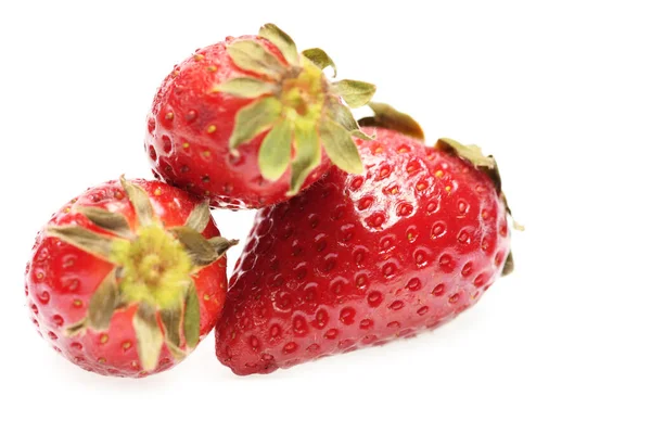 Frische Erdbeere Mit Blatt Isoliert Auf Weißem Hintergrund — Stockfoto