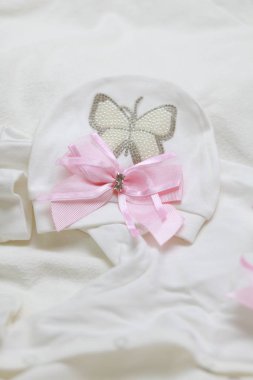 pembe fiyonklu bebek şapka