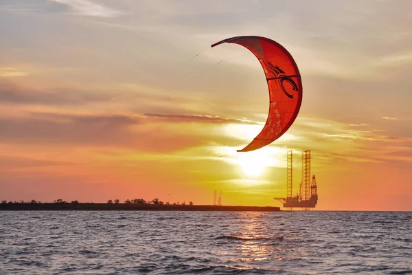 Kiting on sunset — Stock Photo, Image