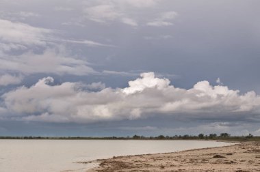 Deniz manzarası whith bulutlar