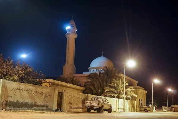 La notte in strada orientale — Foto Stock