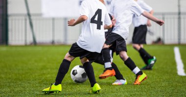Çocuklar futbol futbol oyna