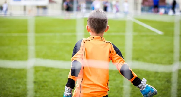 Ungdoms fotbollsmålvakt utbildning — Stockfoto