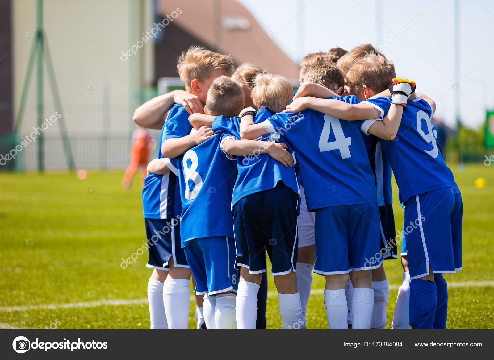 Deportes niños equipo fotos de stock, imágenes Deportes equipo sin royalties | Depositphotos