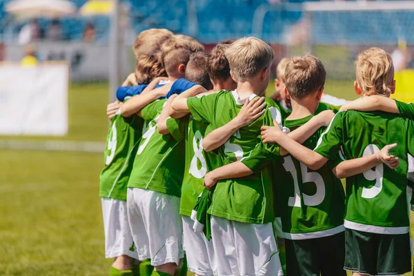 Crianças Escola Primária Equipe Esportes Camisas Camisola Verde Equipa Futebol — Fotografia de Stock