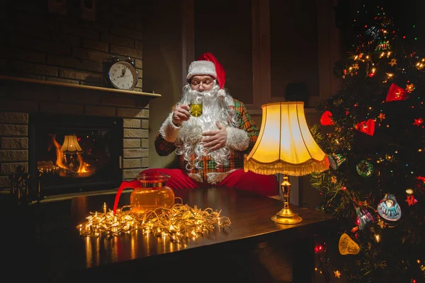 Santa Claus sitting at home — Stock Photo, Image