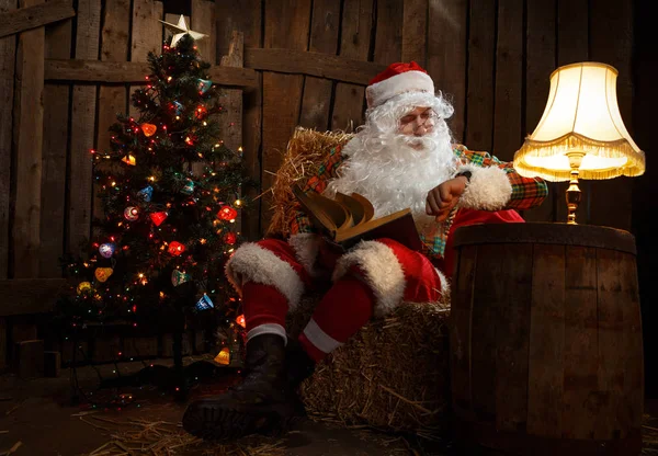 Santa Claus sitting at home — Stock Photo, Image