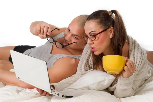 Young couple with laptop — Stock Photo, Image