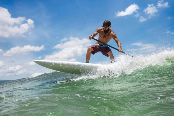 파도 서핑 하는 사람 — 스톡 사진