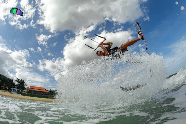 Kite Surfer Jazda Falach — Zdjęcie stockowe