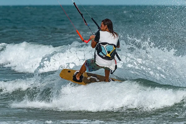 Kitesurf, Kiteboarding foto de ação — Fotografia de Stock