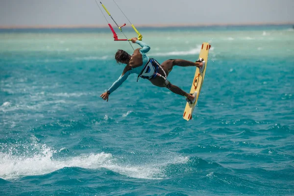 Kitesurf Nas Ondas Mar Vermelho Egipt Kitesurf Kiteboarding Fotos Ação — Fotografia de Stock