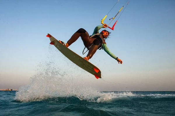 Kitesurf Nas Ondas Mar Vermelho Egipt Kitesurf Kiteboarding Fotos Ação — Fotografia de Stock