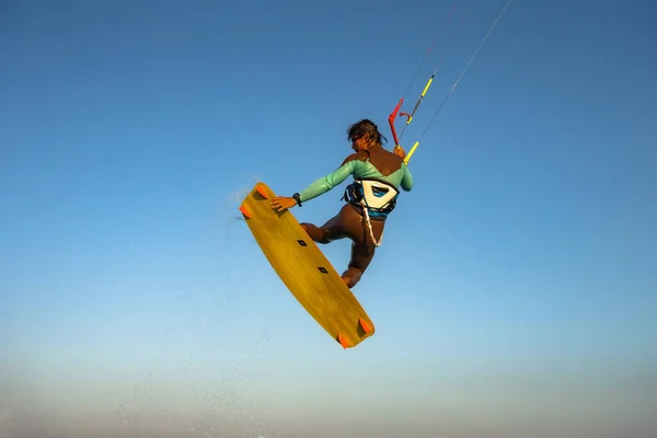 Kitesurf Nas Ondas Mar Vermelho Egipt Kitesurf Kiteboarding Fotos Ação — Fotografia de Stock