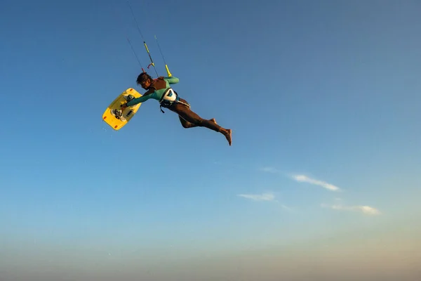 Kitesurfing Vörös Tenger Hullámain Egipt Kitesurfing Kiteboarding Akciófotók Kitesurfer Akció — Stock Fotó