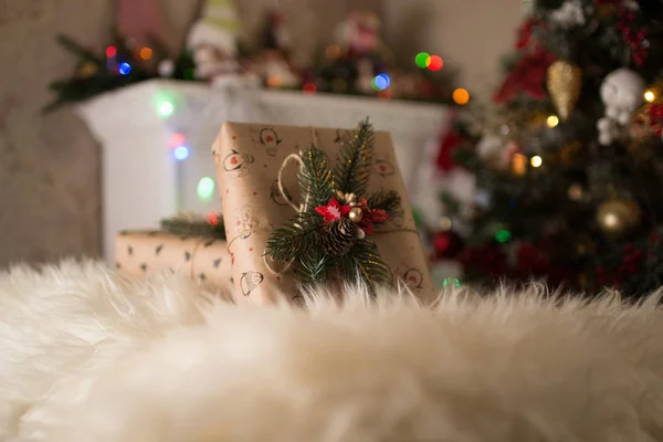 Geschenke Weihnachtsbaum — Stockfoto