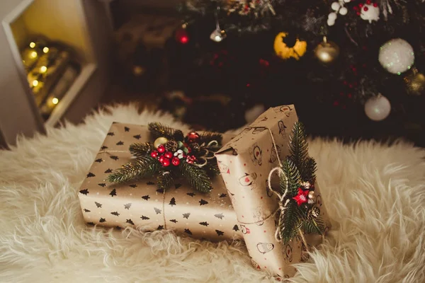 Schöne Weihnachtsgeschenke Unterm Weihnachtsbaum — Stockfoto