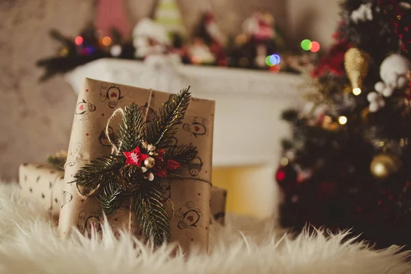 Schöne Weihnachtsgeschenke Unterm Weihnachtsbaum — Stockfoto