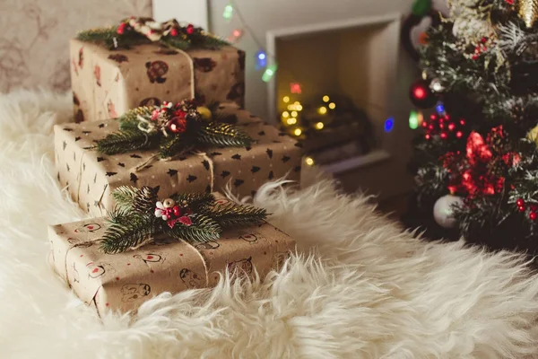 Schöne Weihnachtsgeschenke Unterm Weihnachtsbaum — Stockfoto
