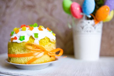 Evde paskalya pastası yapmak, hamur pişirmek.