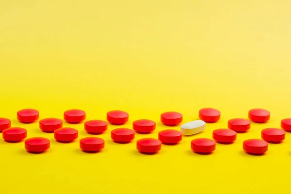 Rode Witte Pillen Achtergrond — Stockfoto