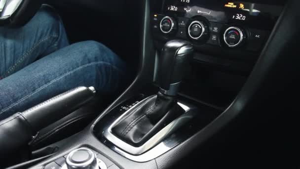 Female Hand Shifts Gears Automatic Transmission Automatic Gear Shift Moved — Stock Video