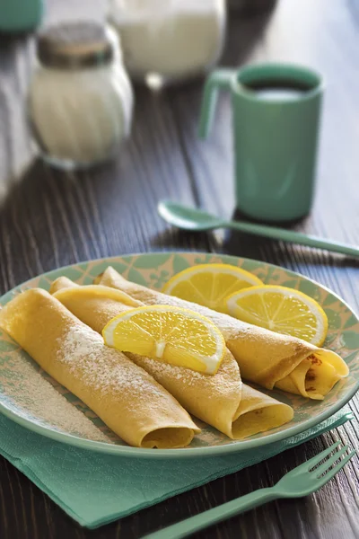 Lemon dan Powdered Sugar Dessert Crepes — Stok Foto