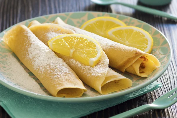 Lemon dan Powdered Sugar Dessert Crepes — Stok Foto