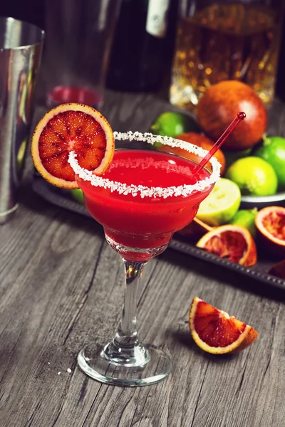 Bloed oranje Margarita met gezouten Rim op Bar — Stockfoto