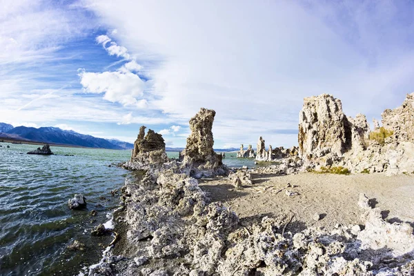 Mono Lake Tufa állami természetvédelmi Kaliforniában — Stock Fotó