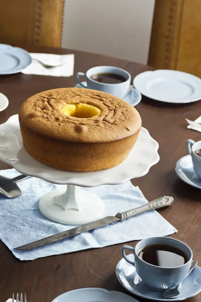Pao de Lo またはポルトガル語スポンジ ケーキと紅茶 — ストック写真