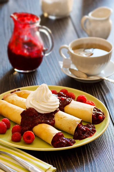 Makanan penutup Crepes with Berry Sauce, Raspberries, and Whipped Cream — Stok Foto