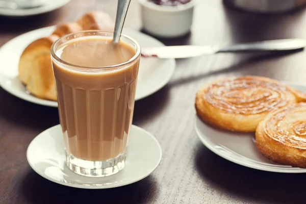 Portuguese Breakfast: Galo Coffee and Pastries in a Cafe — Stock Photo, Image
