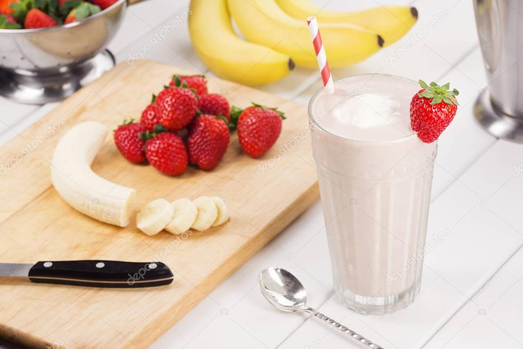 Strawberry Banana Yogurt discount Smoothie with Ingredients