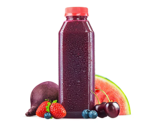Flasche frisch gepresster Rüben-, Wassermelonen-, Kirsch-, Heidelbeer- und Erdbeersaft — Stockfoto