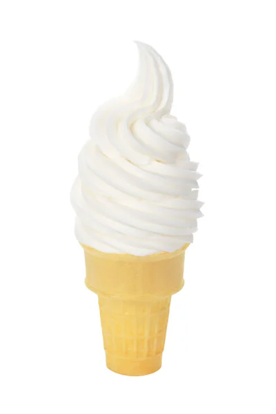 Sorvete de servir macio de baunilha ou iogurte congelado em um cone de bolacha em fundo branco — Fotografia de Stock