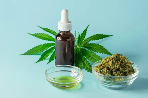 Glass Bottle Cbd Thc Oil Hemp Cannabis Buds Oil Pot — Stock Photo, Image