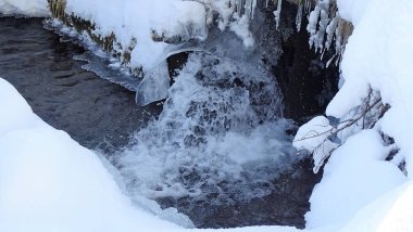 Montagne des haute pyrenees enneige 